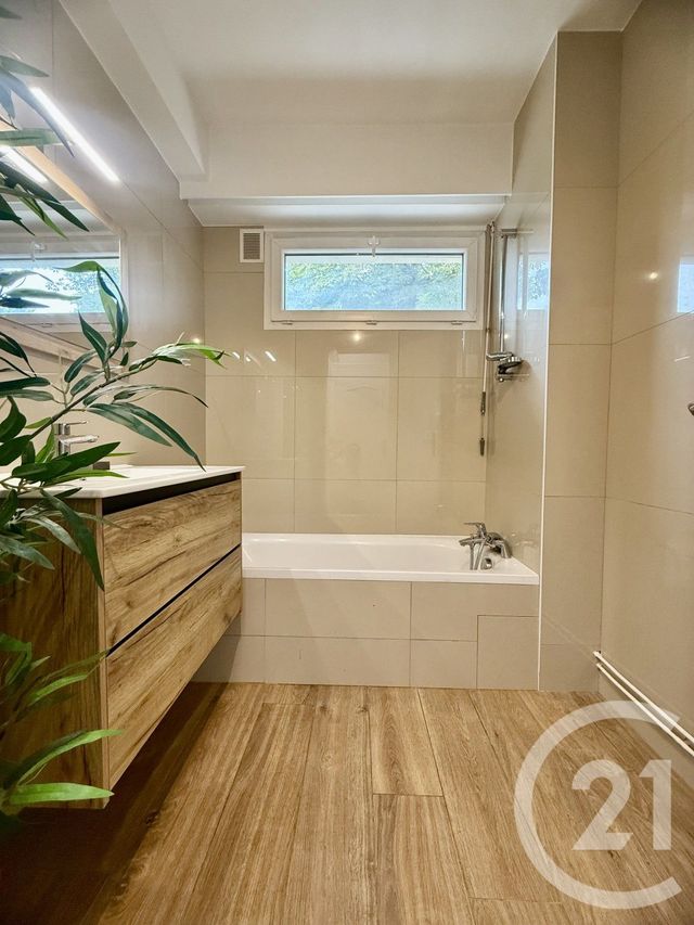 Afficher la photo en grand Appartement F5 à vendre - 5 pièces - 96.65 m2 - MAISONS LAFFITTE - 78 - ILE-DE-FRANCE - Century 21 Laffitte Immobilier