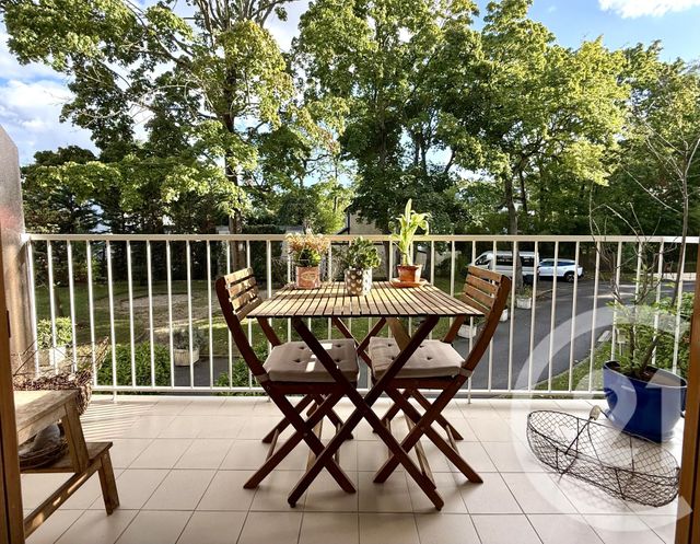 Afficher la photo en grand Appartement F3 à vendre - 3 pièces - 70.0 m2 - MAISONS LAFFITTE - 78 - ILE-DE-FRANCE - Century 21 Laffitte Immobilier